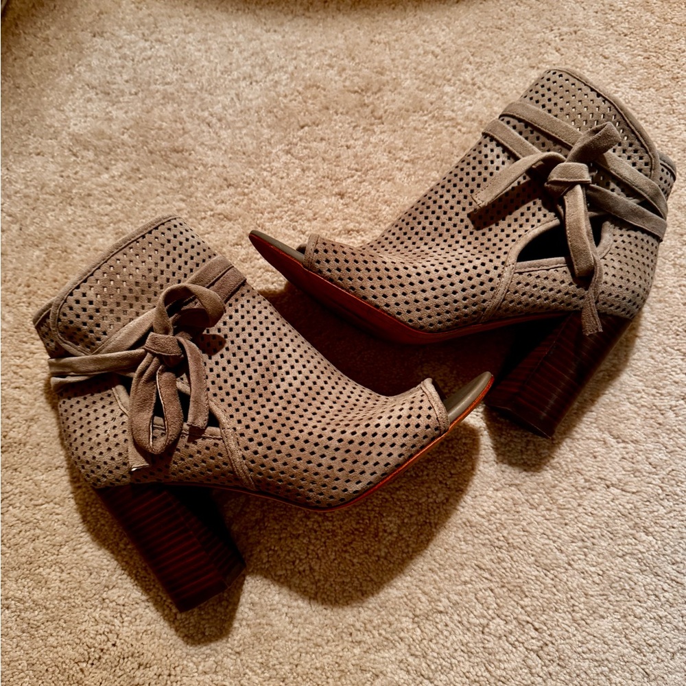 Stylish Women's Ankle Boots in Taupe